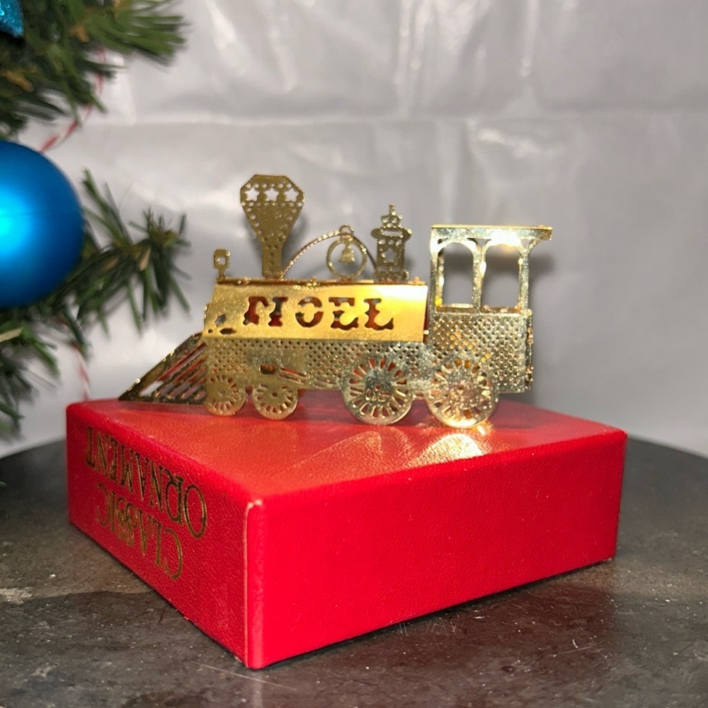 Vintage classic ornement train solid 3D Brass Ornament finished 24 k